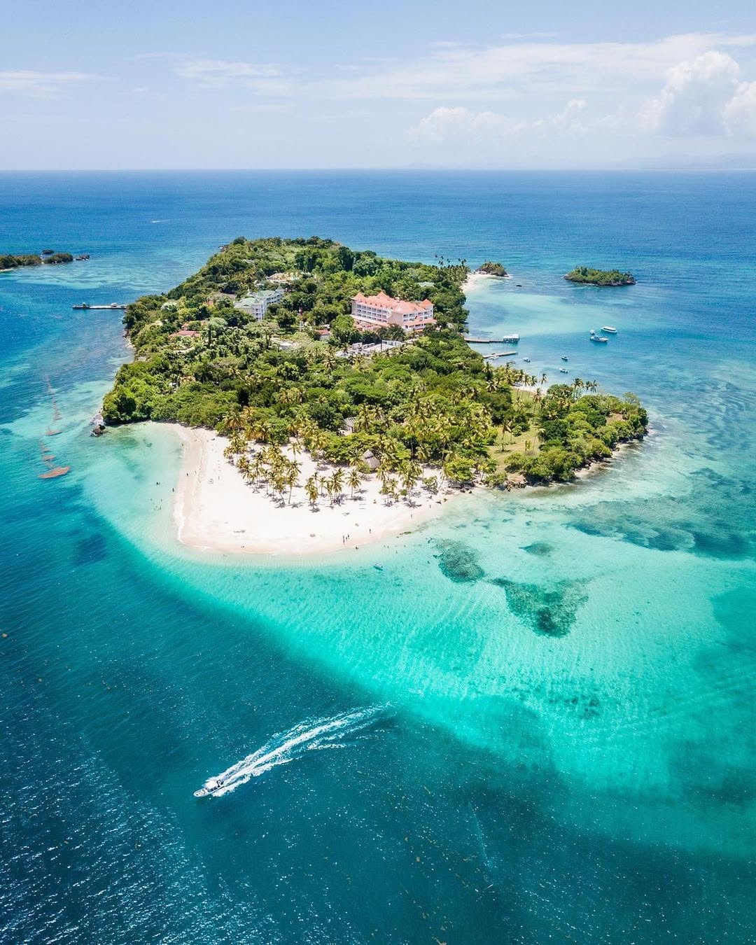 Miches Private: Media Luna snorkeling & Cayo Levantado Tour