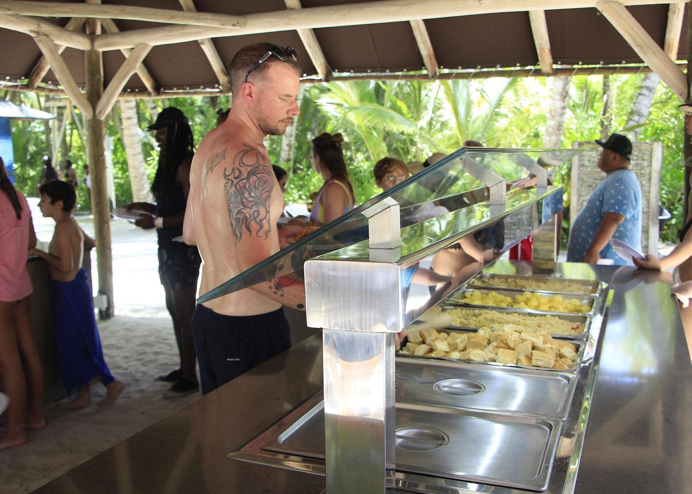 Saona-island-tour-family-on-a-a- budget - Reservando Aventuras Guide